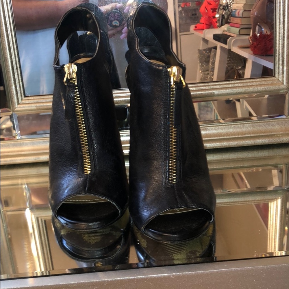 Black peep toe zip Steve Madden sling back booties